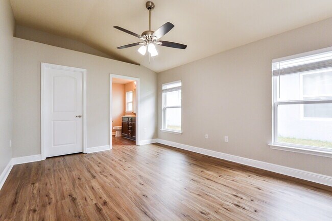 Building Photo - 1019 Longville Cir