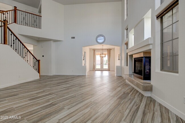 Building Photo - 2237 W Bonanza Ln