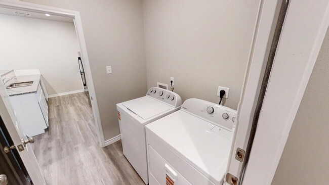 Building Photo - 2107 Wildewood Dr