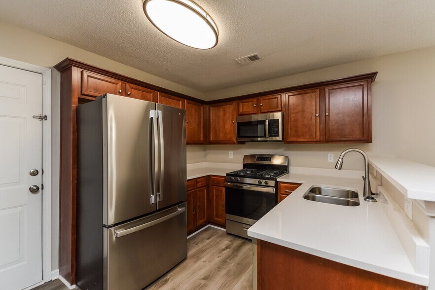 Building Photo - 225 Crestfield Cir