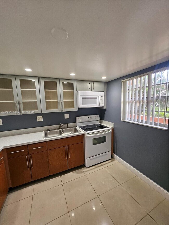 Building Photo - 8101 SW 73rd Ave