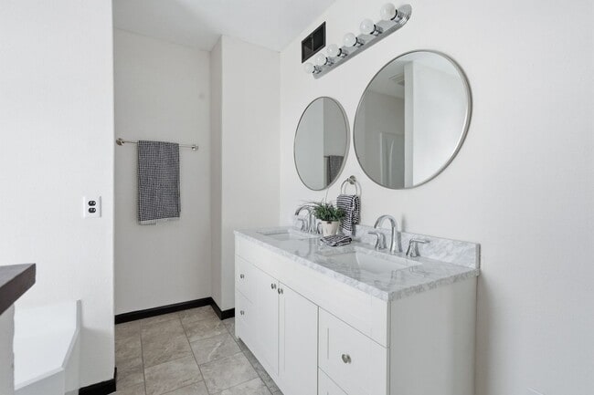 Building Photo - 3 bedroom 2 Bath Rental in Geneseo