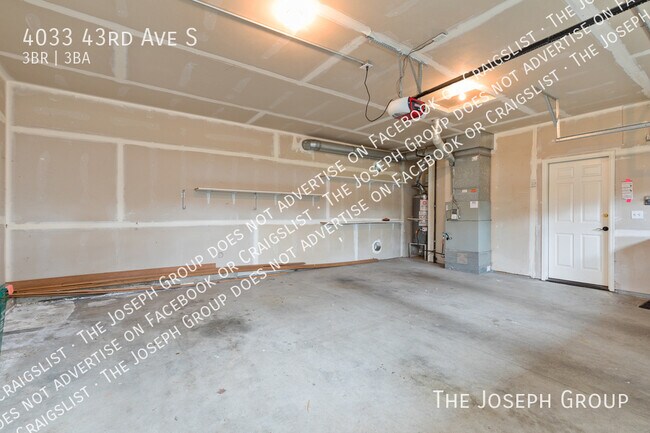 Building Photo - 4033 43rd Ave S