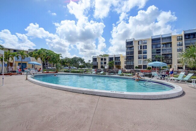 Building Photo - 11 Royal Palm Way