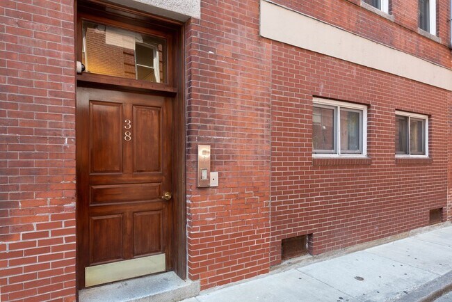 Building Photo - 38 N Bennet St