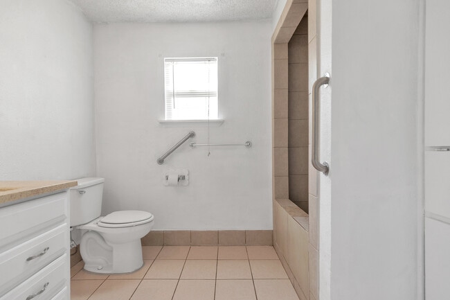 Building Photo - 5935 Highfield St