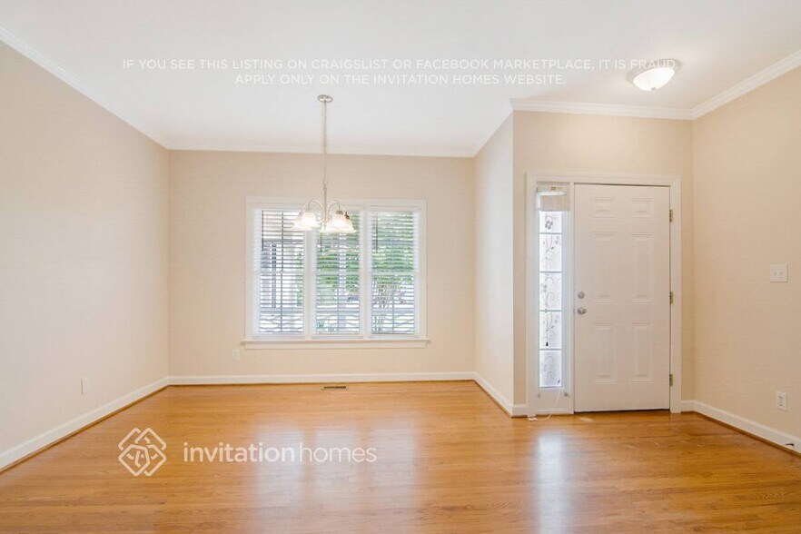 Building Photo - 405 Broadmoor Way