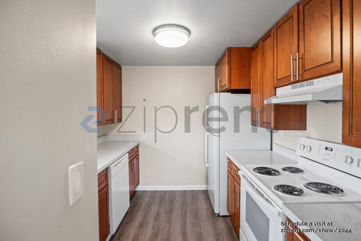 Building Photo - 2400 Horizon Ln
