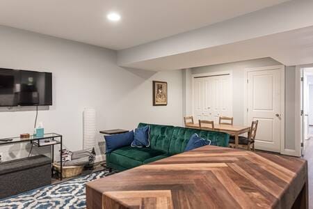 Building Photo - 4950 Fitch Pl NE