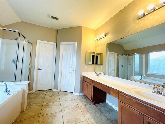 Building Photo - 13710 Clear Trail Ln