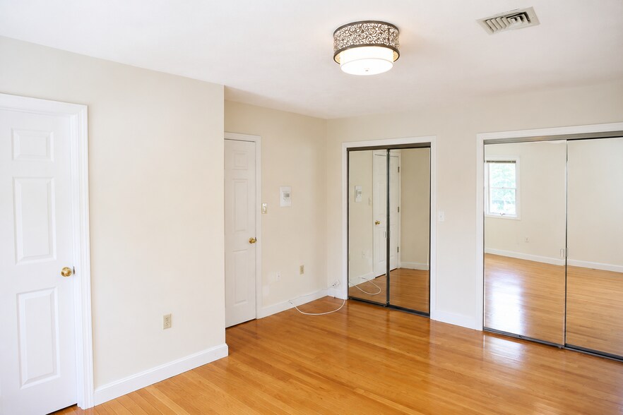 Building Photo - 701 Sherwood Forest Ln