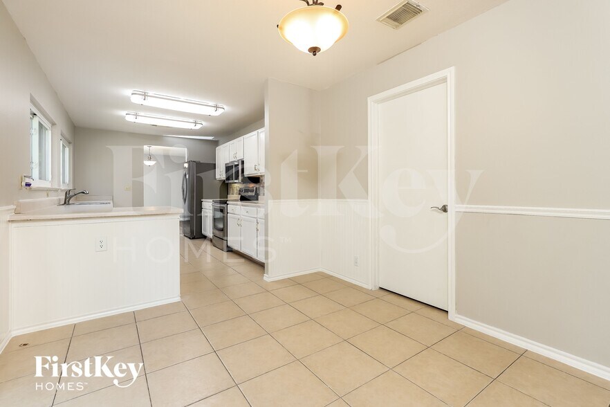 Building Photo - 12514 Redrock Oak