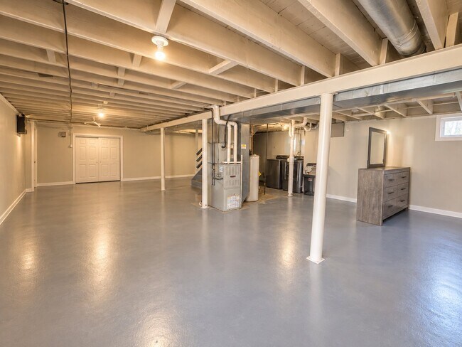 Building Photo - 516 Alcove Ave