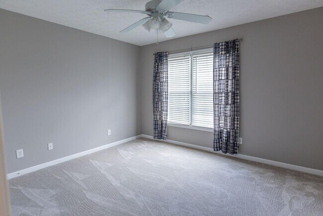 Building Photo - 3360 Shallowford Green Dr