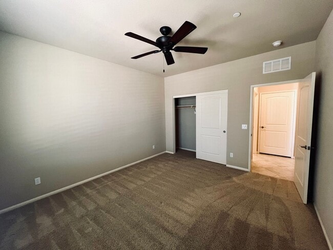Building Photo - Gorgeous 2 bedroom and 2 bathroom home in ...