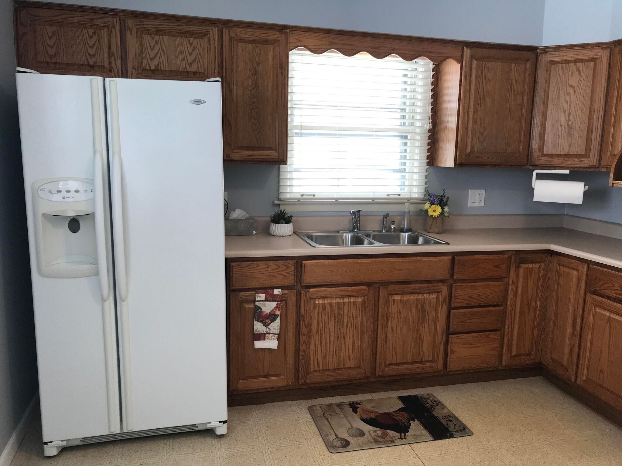 Building Photo - 782 N Van Auken St