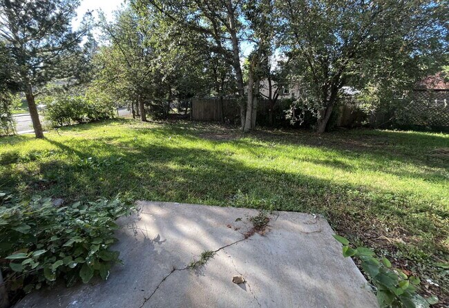 Building Photo - 3 Bedroom, 2 Bath Home In Aurora Hills, Updated Flooring And Huge Backyard