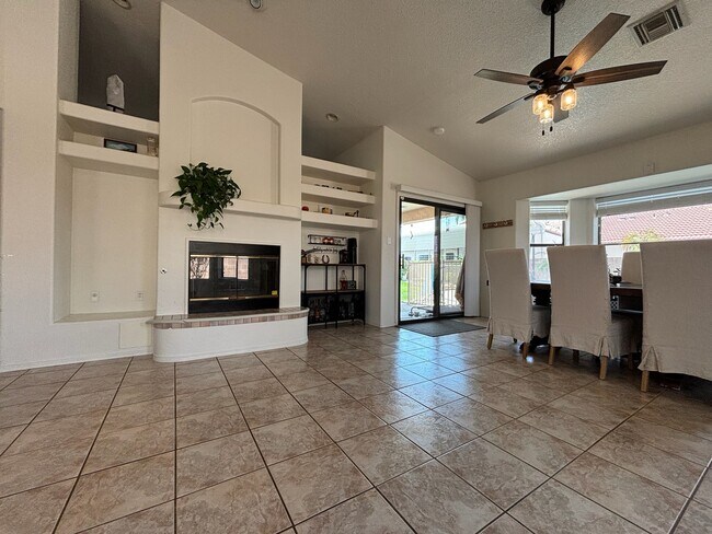 Building Photo - 10364 Fairway Loop