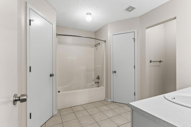 Building Photo - 10 Meadow Ridge Loop