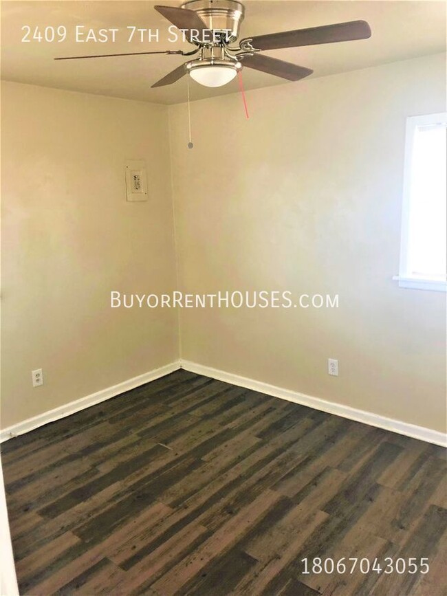 Building Photo - Handyman Special $99 Move in + Admin Fee /...