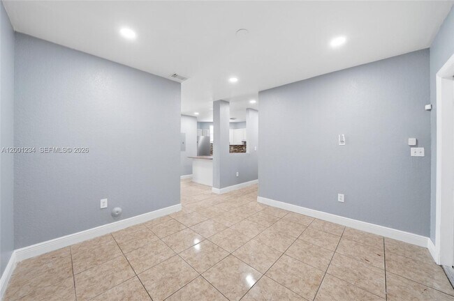 Building Photo - 902 SW 8th Pl