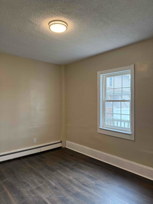 Building Photo - 121 Dundaff St
