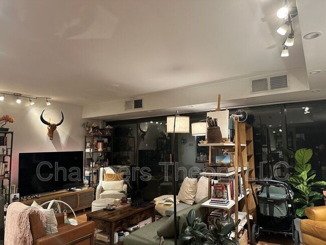 Building Photo - 1530 Key Blvd