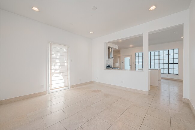 Building Photo - 161 Sage Rd