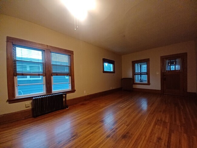 Building Photo - Excellent 3 bedroom Single Family in St Paul!!