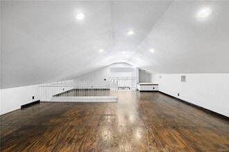 Building Photo - 643 Vista Valinda