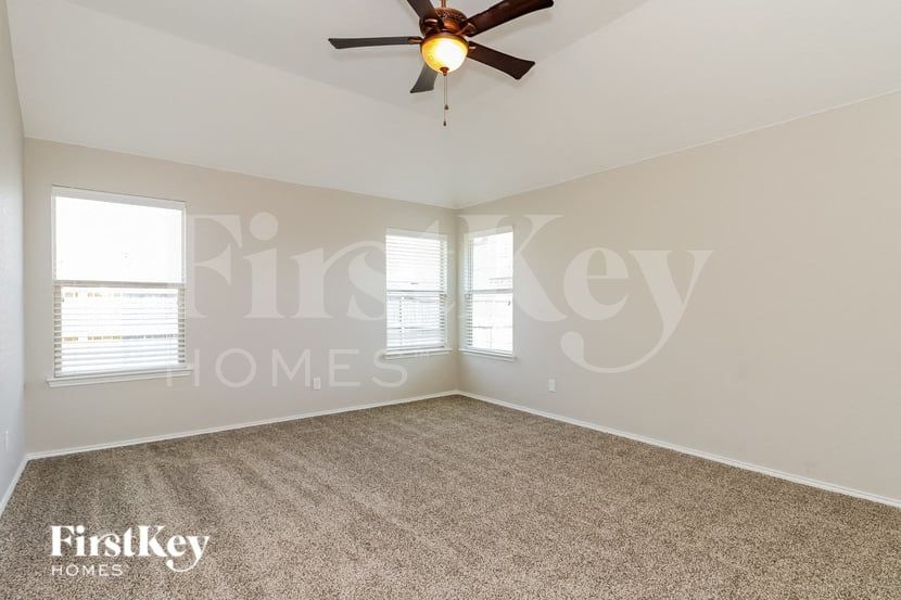 Building Photo - 500 Stone Crossing Ln