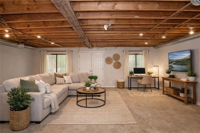 Building Photo - 5053 Gardenia Cir