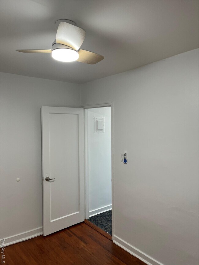 Building Photo - 72-05 Little Neck Pkwy