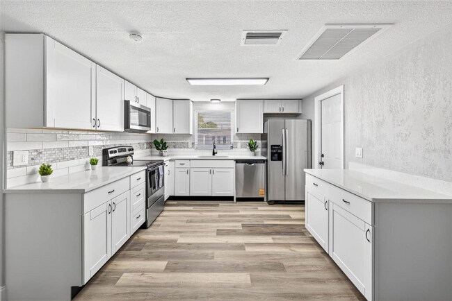 Building Photo - 7835 Birchwood Dr