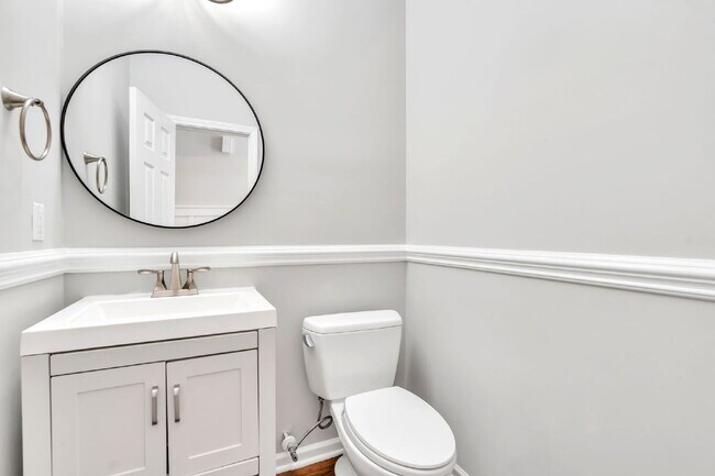 Building Photo - Beautifully Appointed 4BR Home Featuring a Screened Porch, Spacious Living Areas & Community Pool...