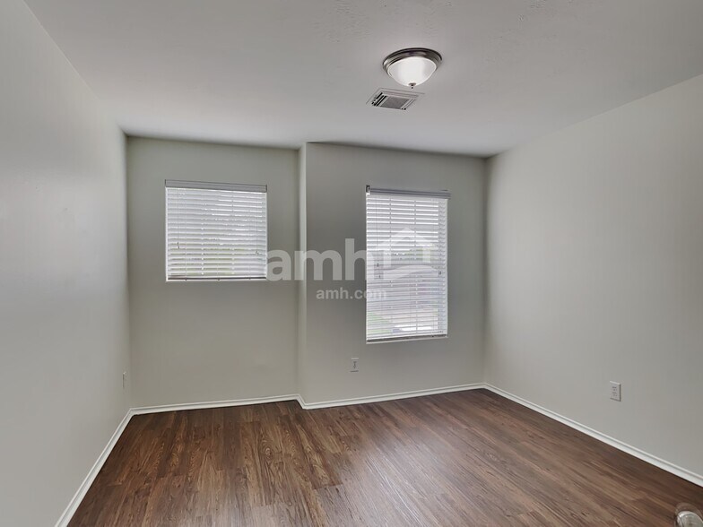 Building Photo - 7815 Chervil Ln