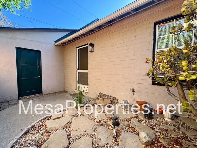 Building Photo - 1480 N Mills Ave