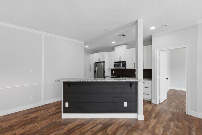 Building Photo - Remodeled 3 Bed Townhome
