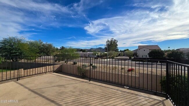 Building Photo - 2119 W Tracy Ln