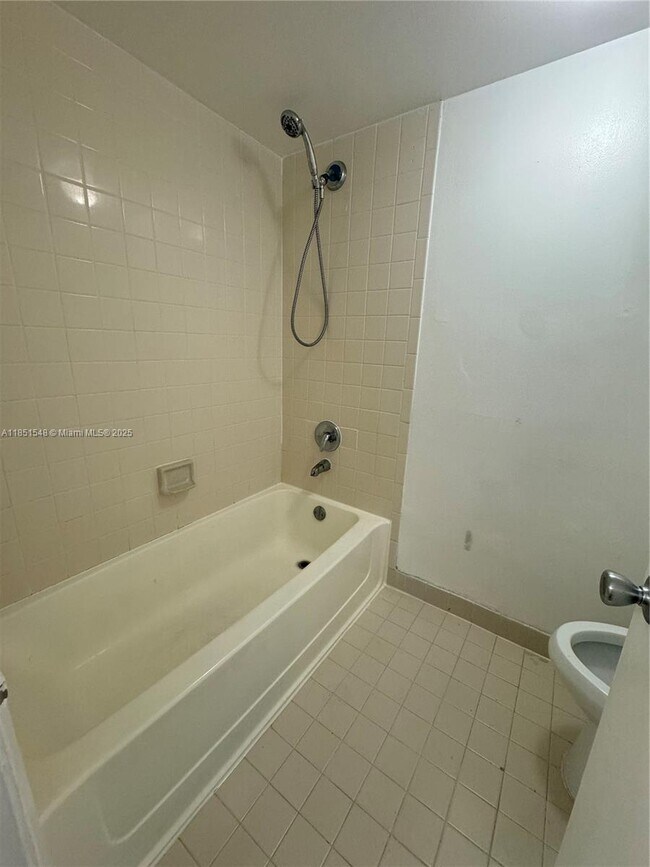 Building Photo - 9969 Nob Hill Ct