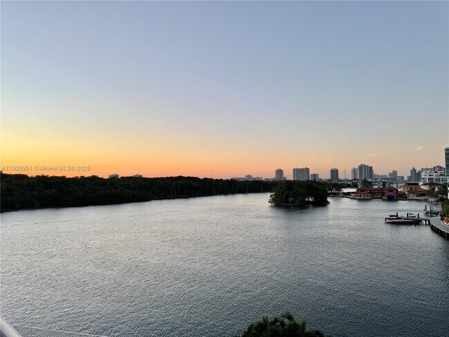 Building Photo - 400 Kings Point Dr