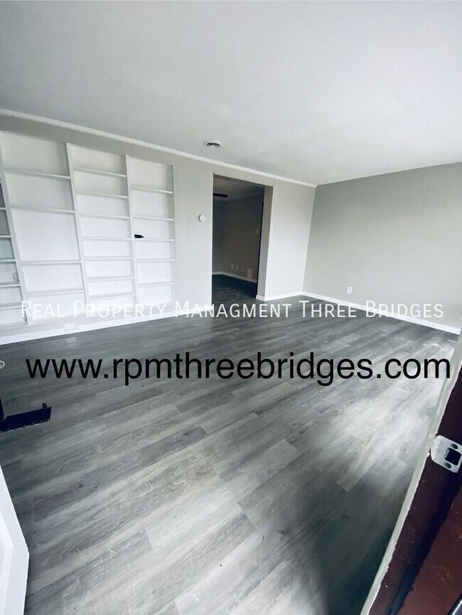 Building Photo - 28 Redwood Dr