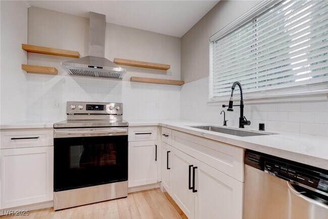 Building Photo - 1404 Campbell Dr