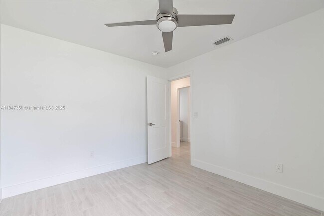 Building Photo - 15250 SW 154th Ave
