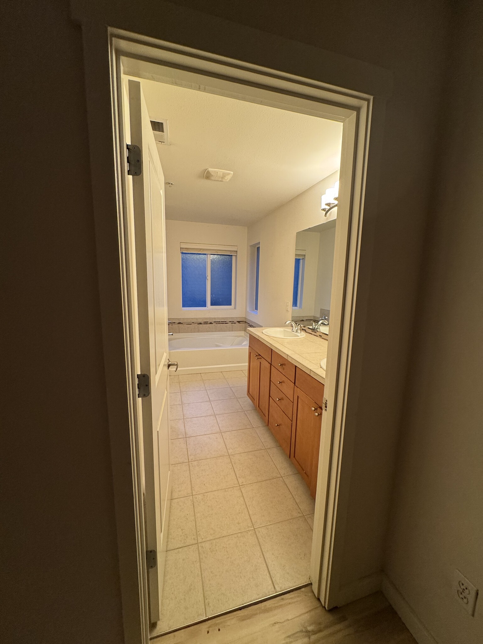 5 piece bathroom in master bedroom - 21415 40th Pl S