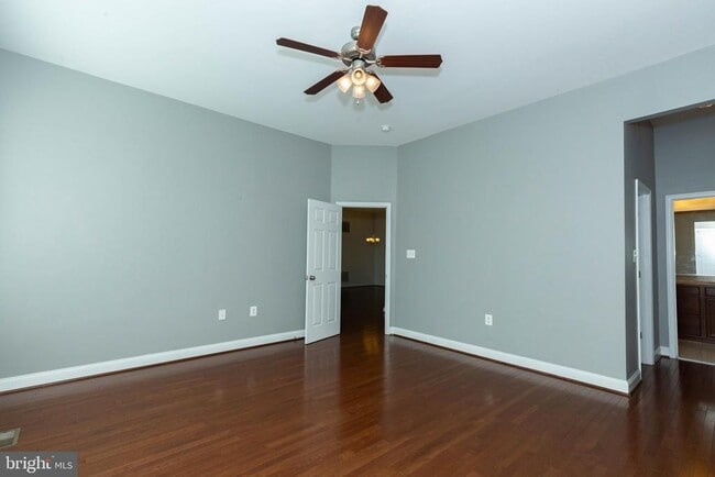 Building Photo - 15 Flag Ct