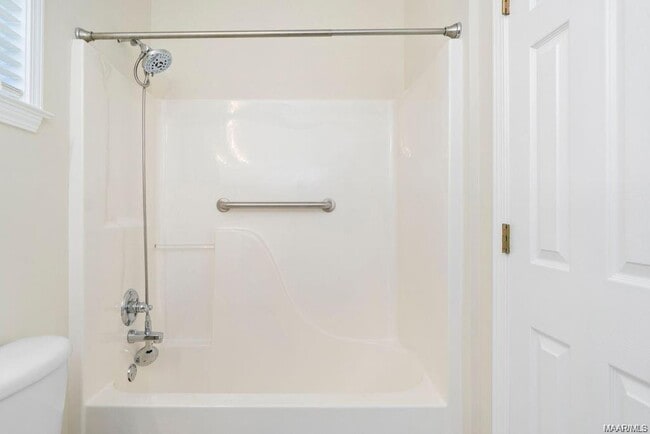 Building Photo - 3412 Crestwood Ln