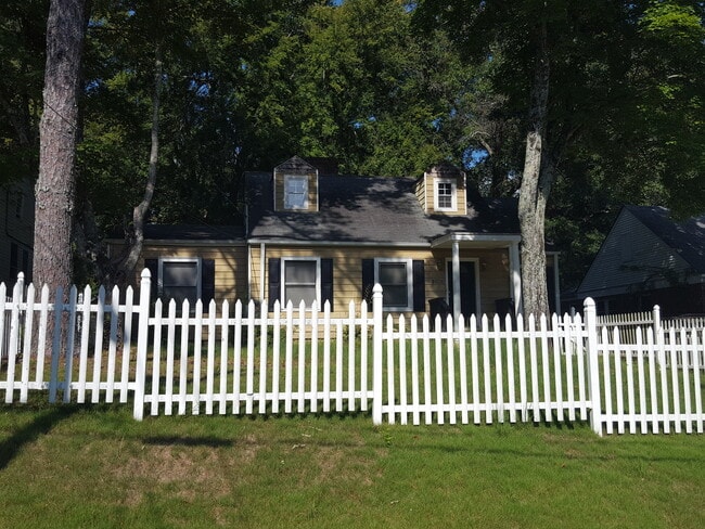 Building Photo - Wonderful Westridge