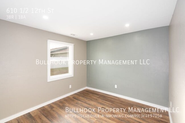 Building Photo - 610 1/2 12th St-