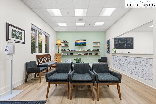 Building Photo - 610 State Farm Rd